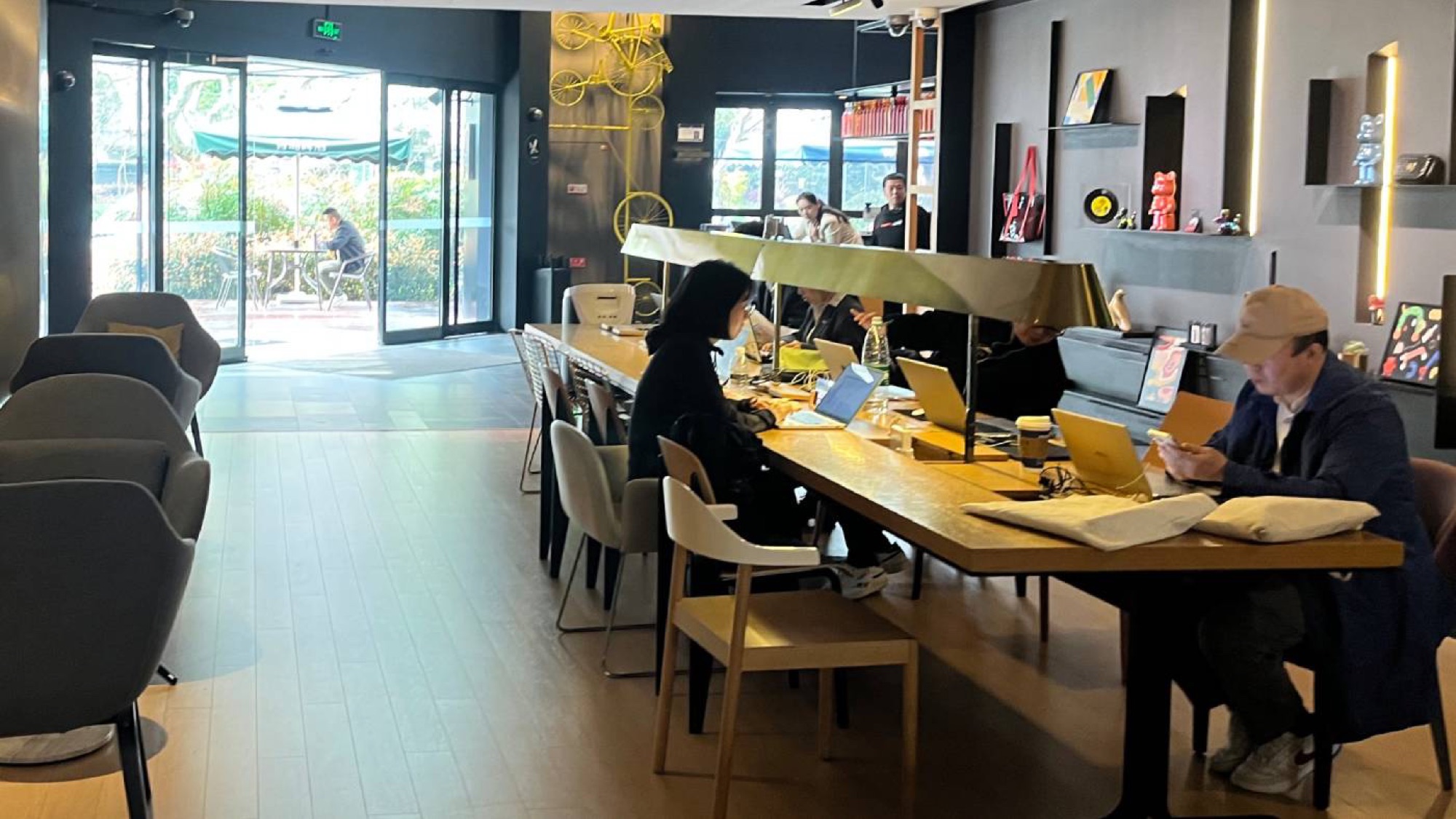 Coworking area in the CitiGo Jing'an branch.