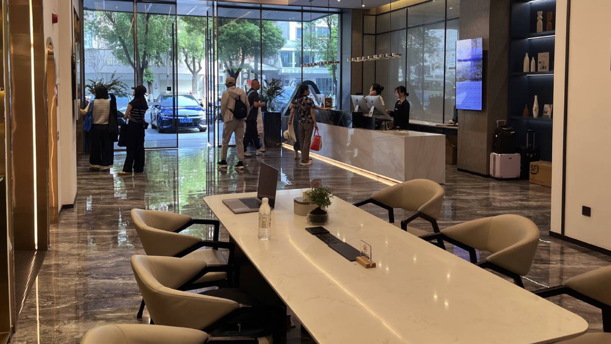 Coworking space in the Chengxin West Road, Atour X Hotel.