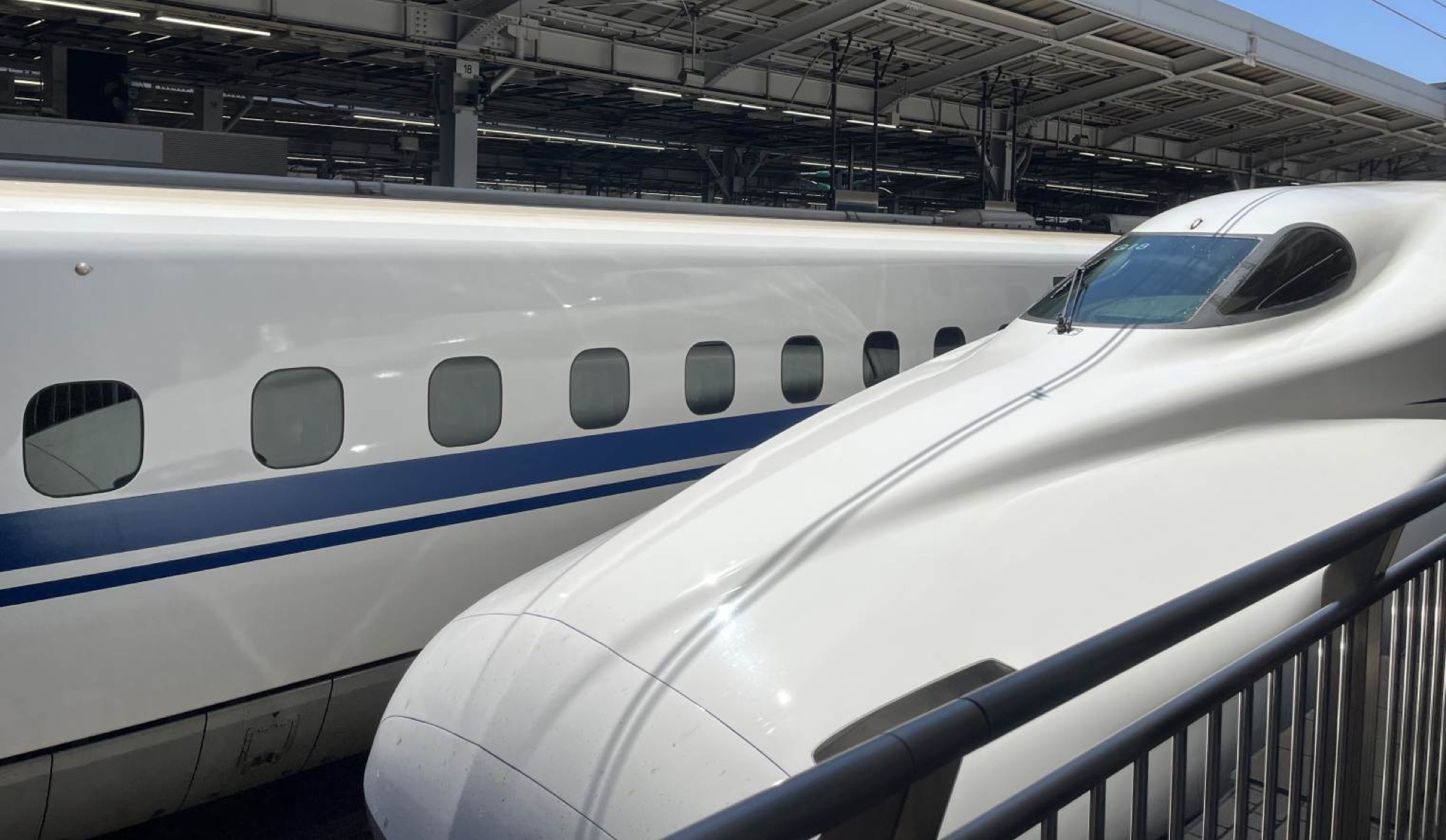 A Nozomi Super Express train to Tokyo calling at Osaka