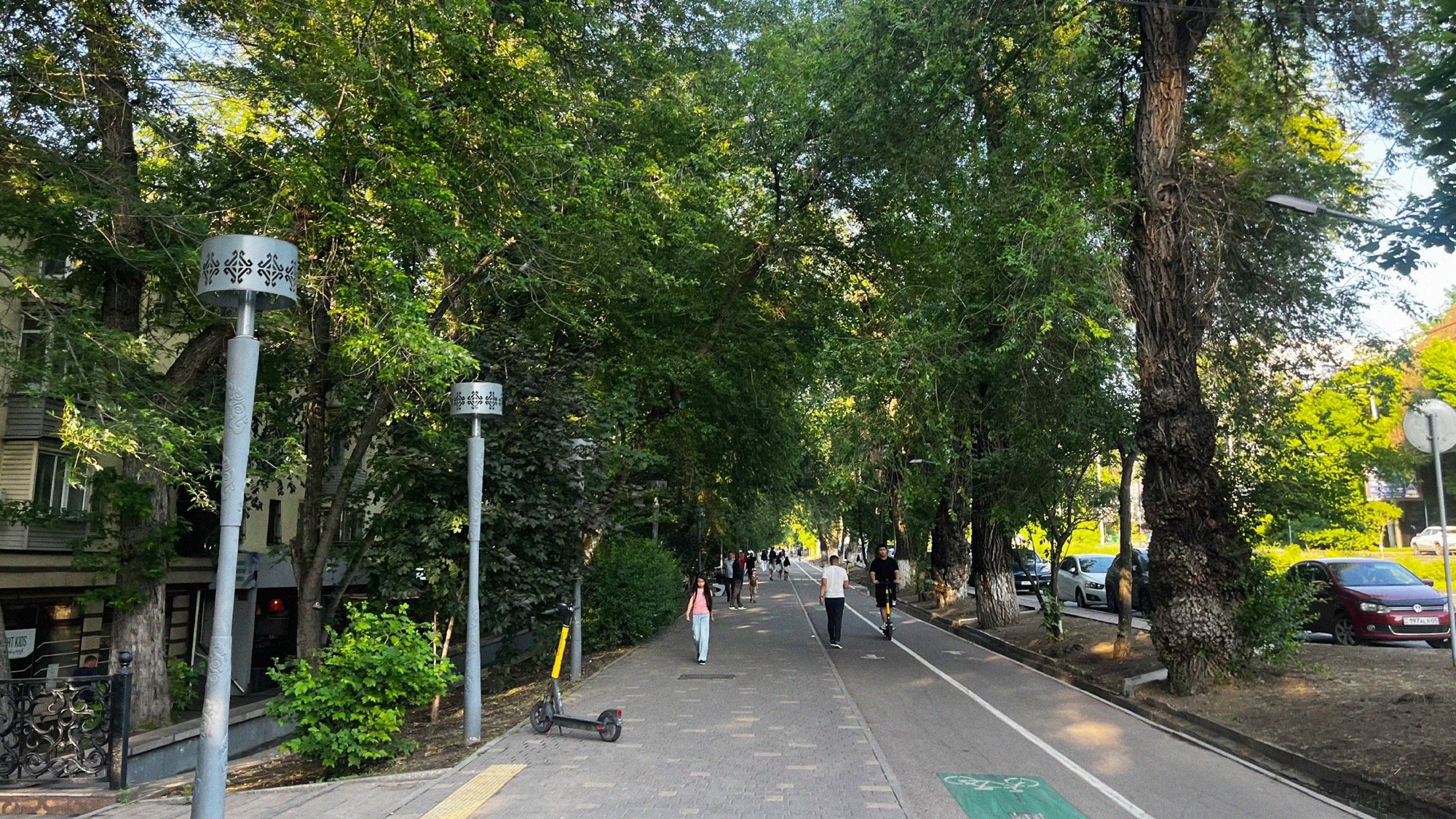 These tree lined canopies are characteristic of much of the streets throughout the city, with this stretch along Abay Street being home to some of the best cafes in the city.