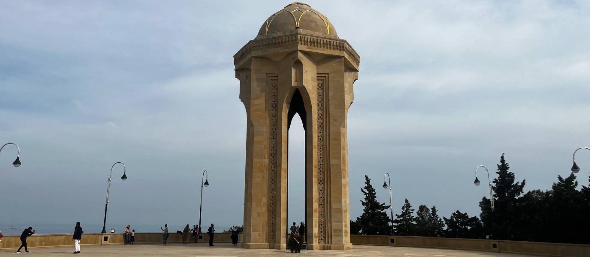 Visit the Shahidlar Monument