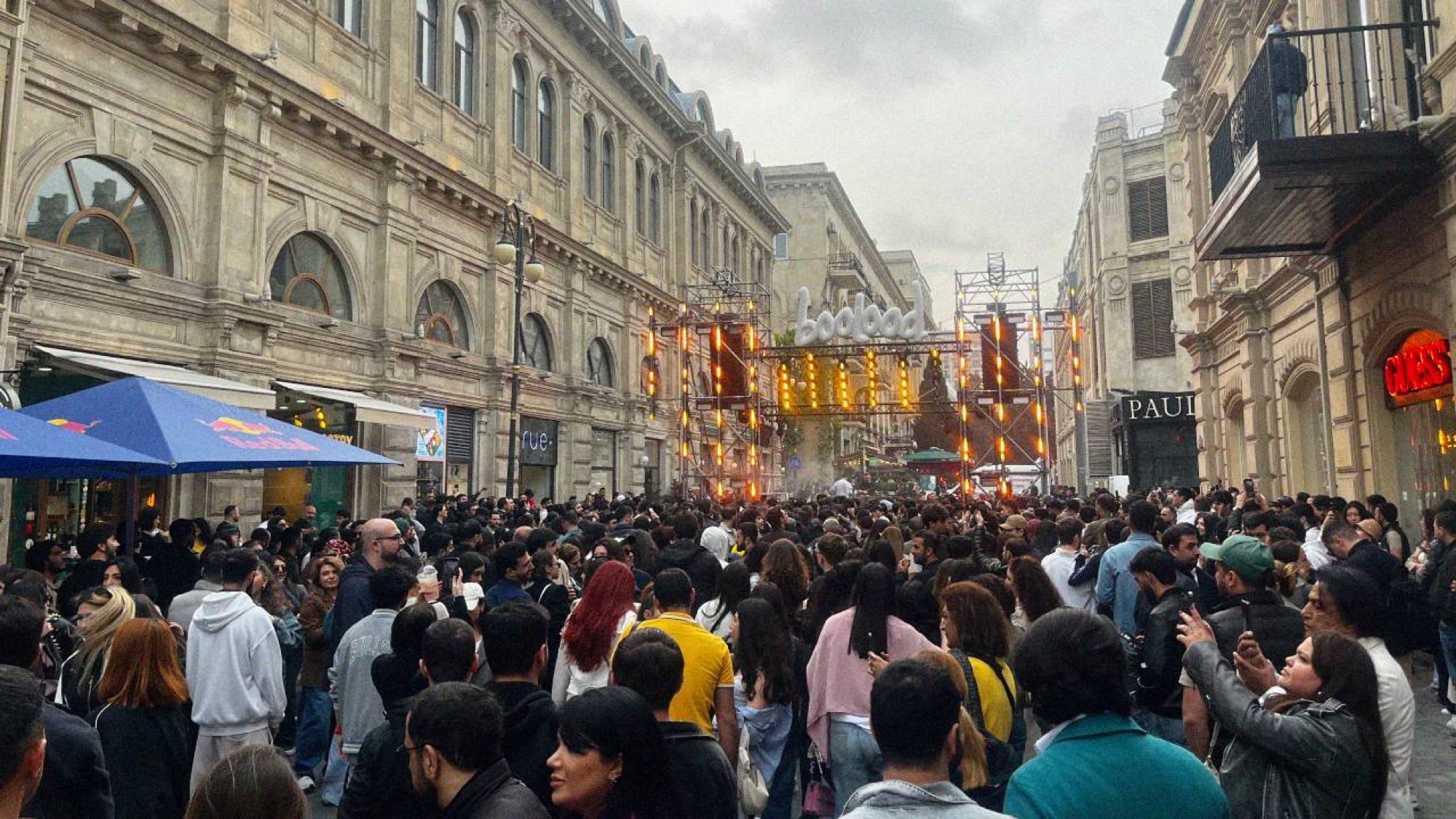 Live music events are cultural highlights during the summer months and the 'Boolood Open Air' series which popped up one Saturday afternoon in the city centre drew a large crowd of house fans.