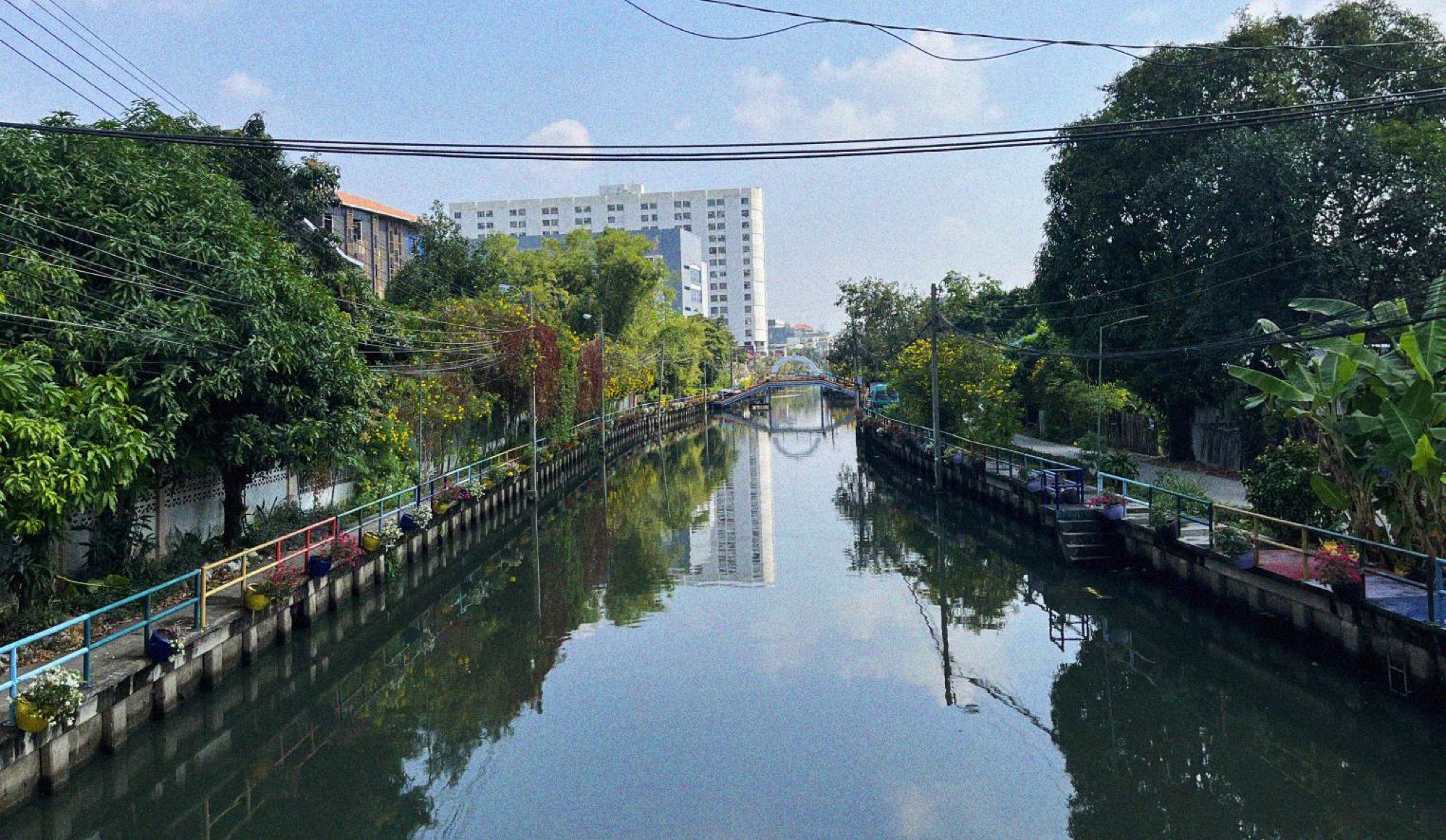 Bangkok is home to an intricate network of rivers running through it's suburbs which make for ideal walkways away from the intense road traffic.