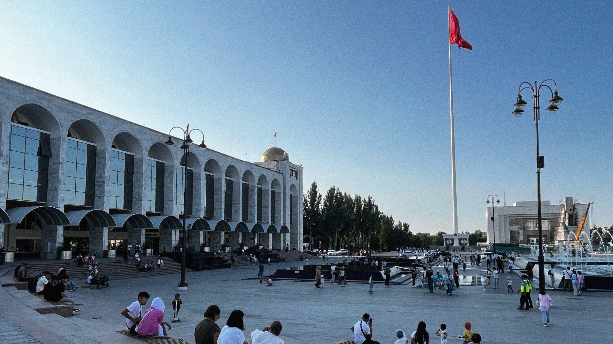 Ala Too Square could be considered the heart of the city, dominated by an enormous national flag. The square becomes particularly popular in the evenings when the fountains put on a display. Built in 1984 to celebrate the 60th anniversary of Soviet rule, it was originally called Lenin Square until Kyrgyzstan's independence in 1991.