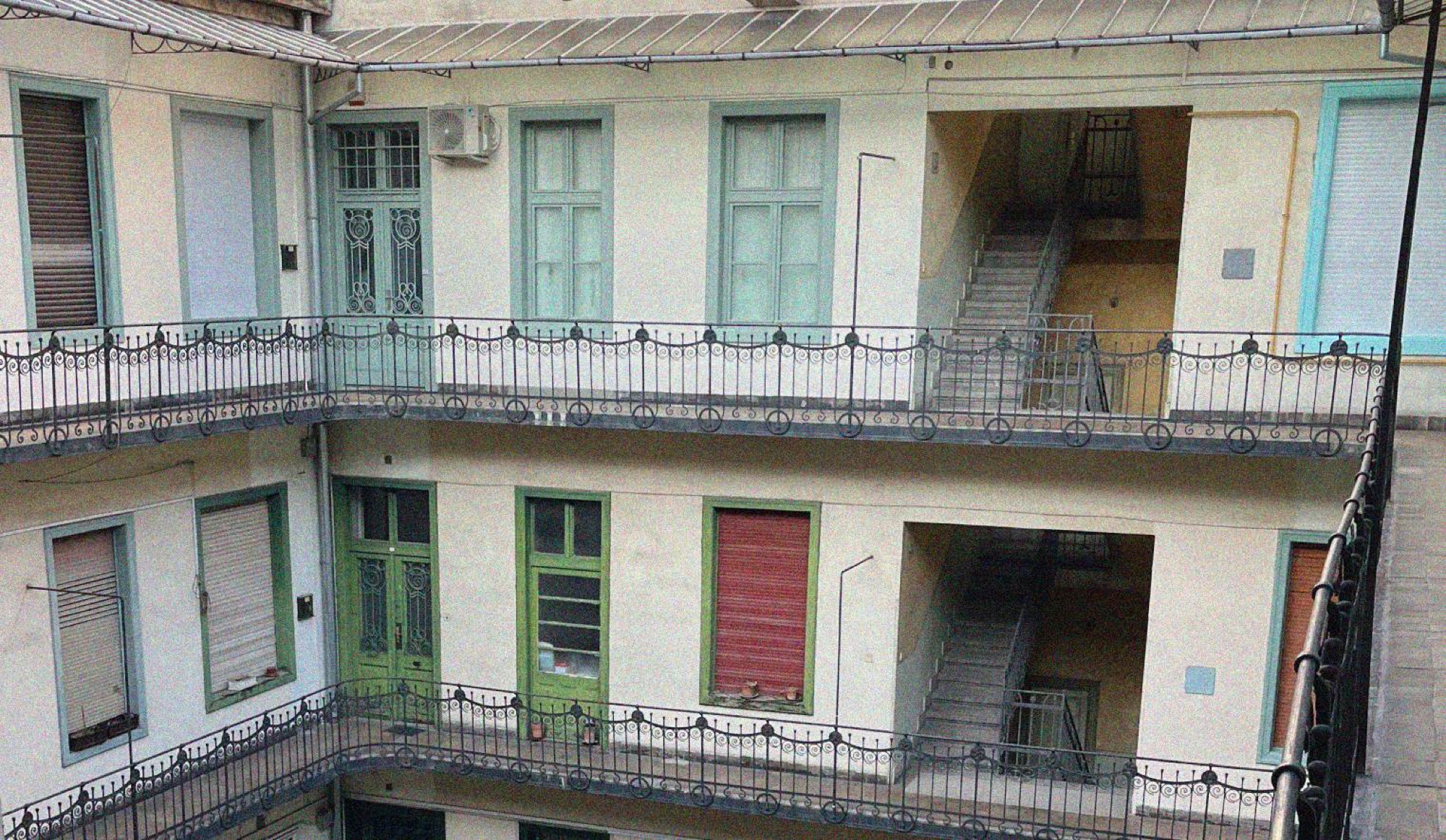 A typical central courtyard in a block of apartments in the Jewish Quarter.