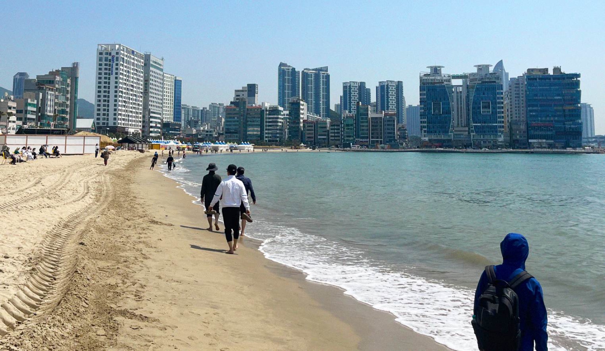 Sandy Gwangalli Beach is well-maintained and easily reachable by metro from anywhere in the city. The surrounding area has plenty of bars, restaurants, and cafes. The Gwangan Suspension Bridge, just out of shot to the right, is an iconic sight.