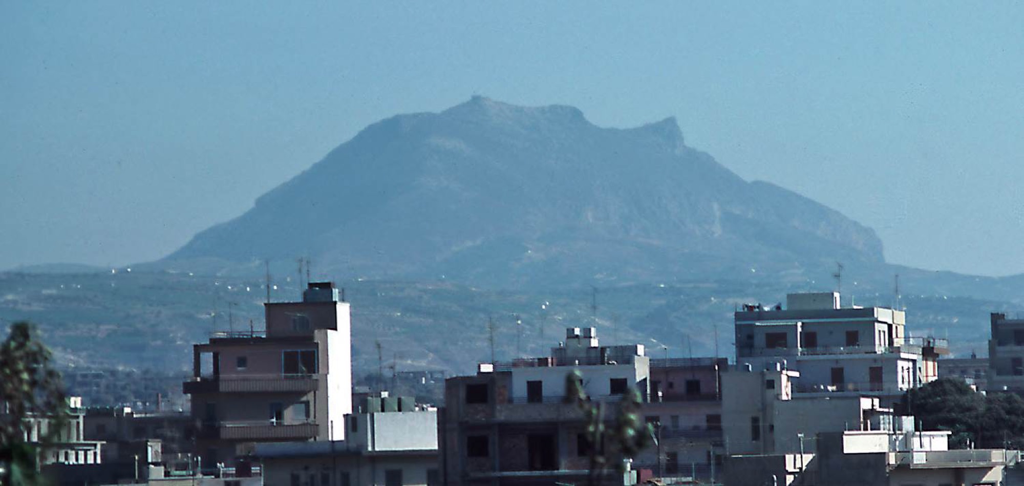 Hike up Mount Juktas