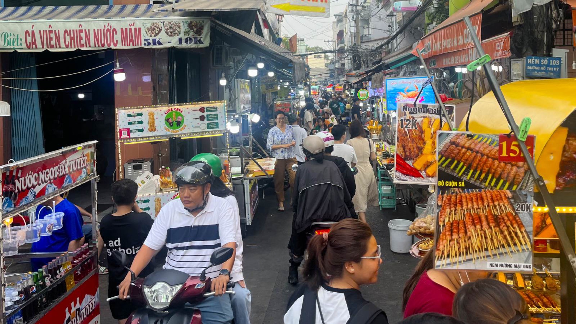 Explore Ho Thi Ky Food Street