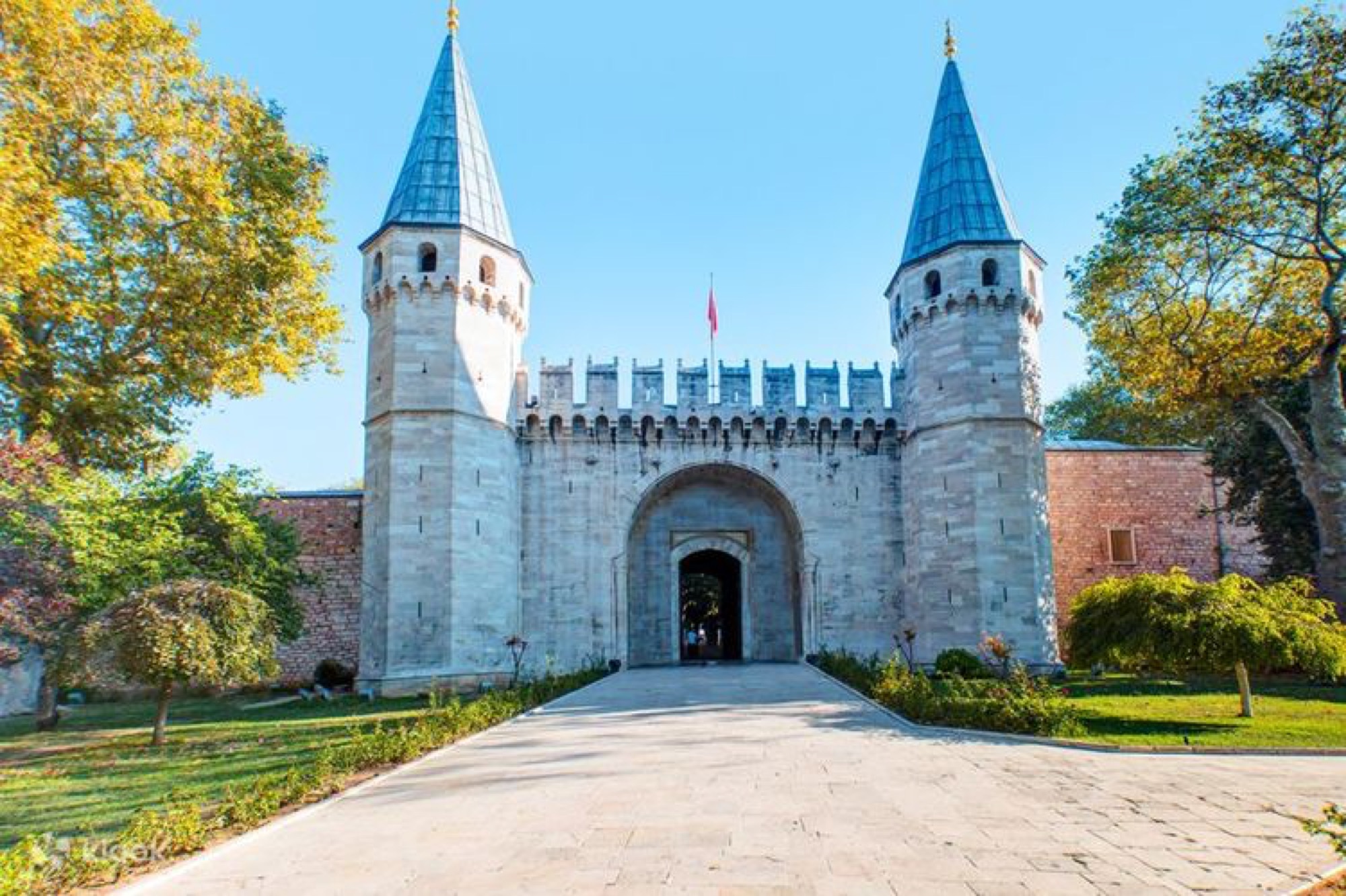 Take a tour at Topkapi Palace