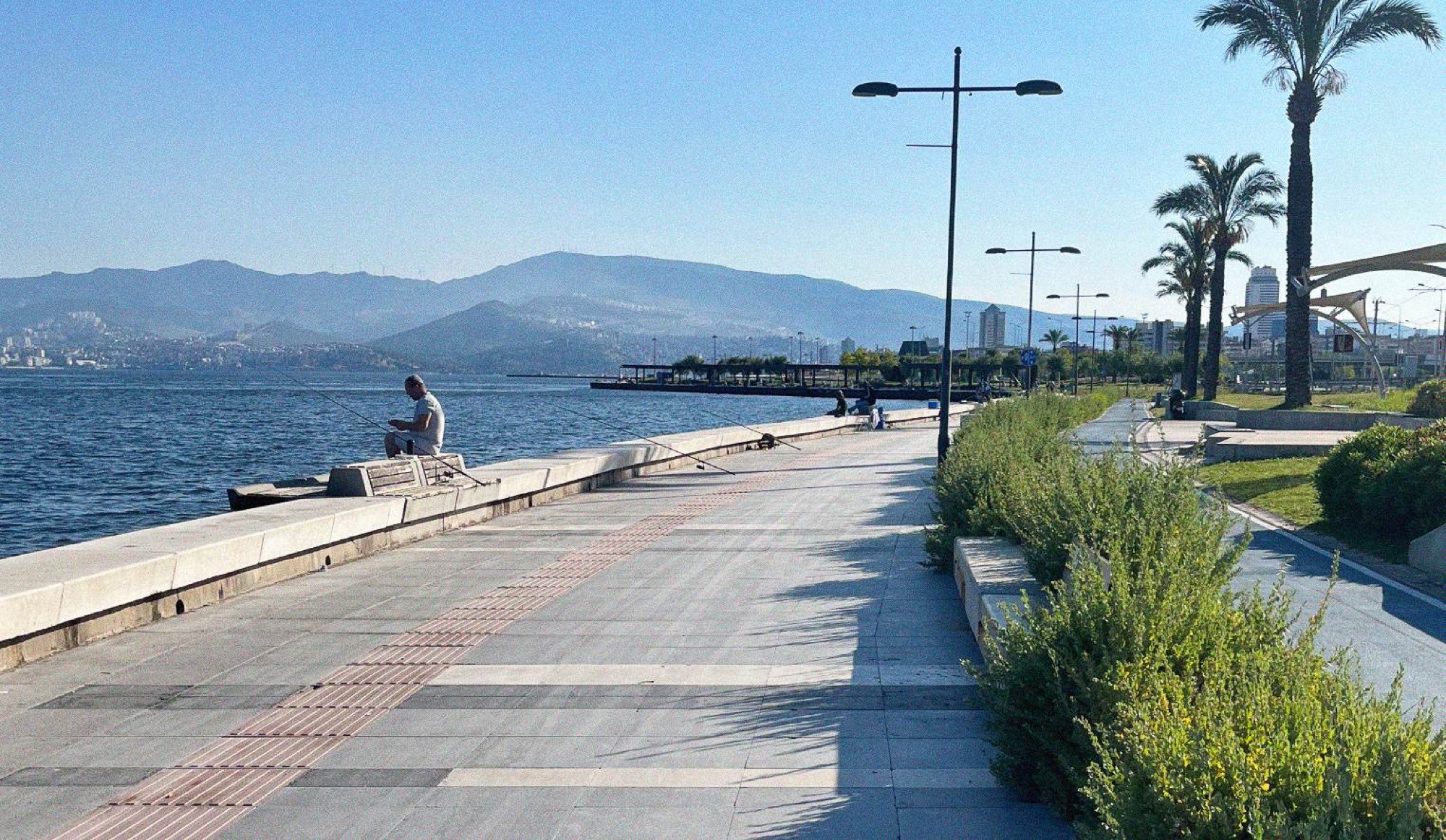 The promenade on both the Konak and Karşıyaka sides of the city make for ideal destinations for runs.
