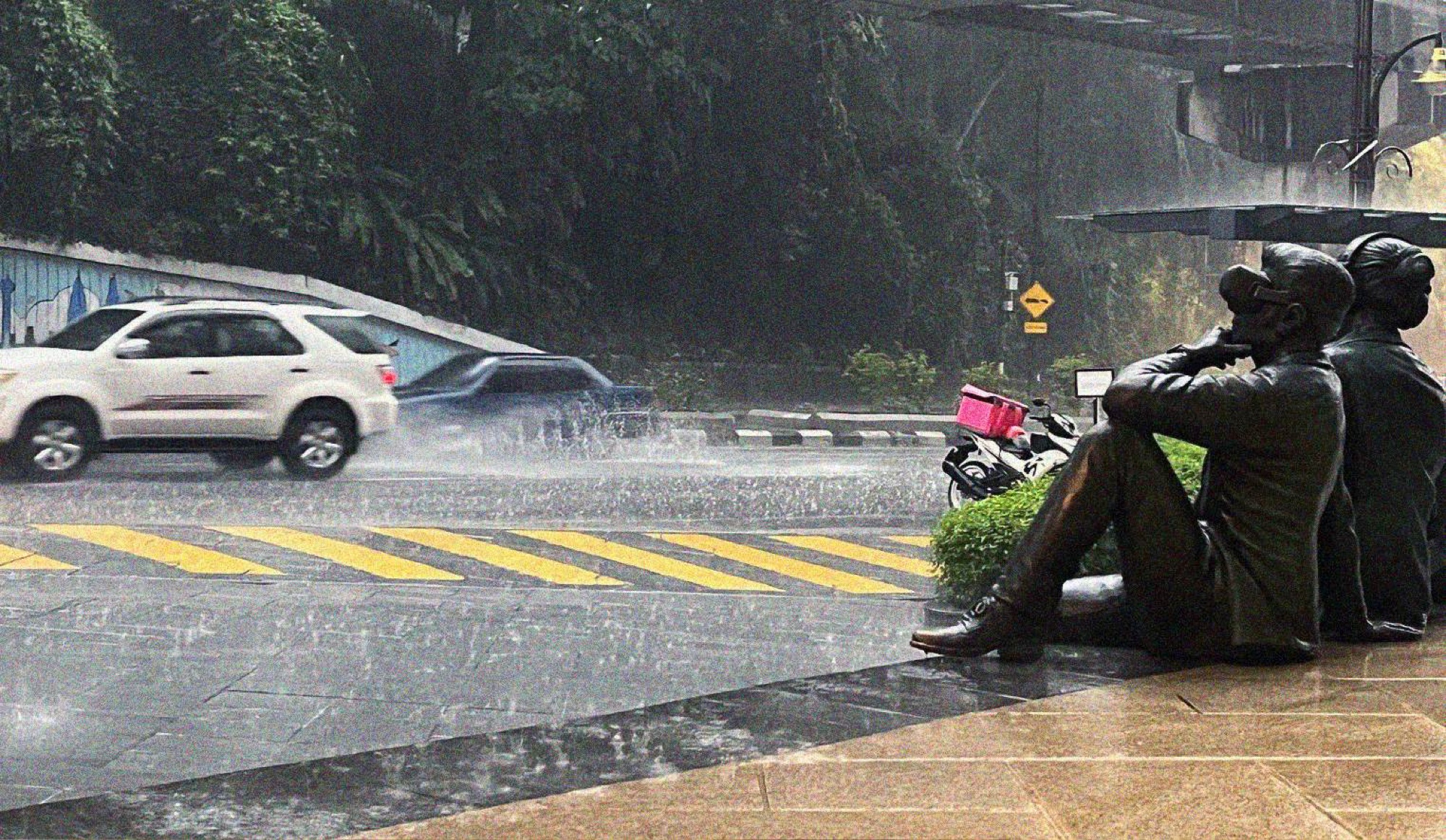 It's worth keeping an umbrella on you at all times in Kuala Lumpur. After providing shelter from the sweltering midday sun, late afternoons are frequently a period of intense rainfall.