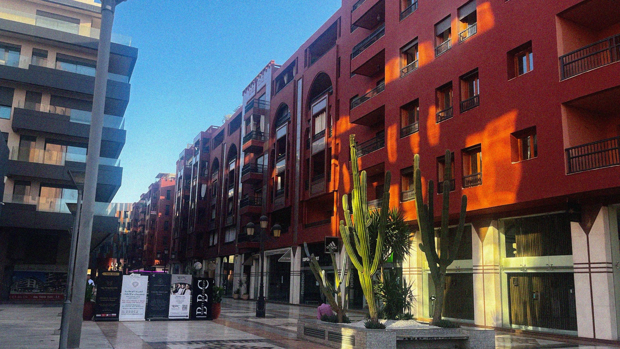 Only a 15-minute walk from the medina, Plaza Guéliz feels a world away from the chaos. Expect new residential developments, high-end retail, and a more polished expression of contemporary Morocco. Being within a 10-minute walk of this area is a good benchmark when sourcing accommodation.