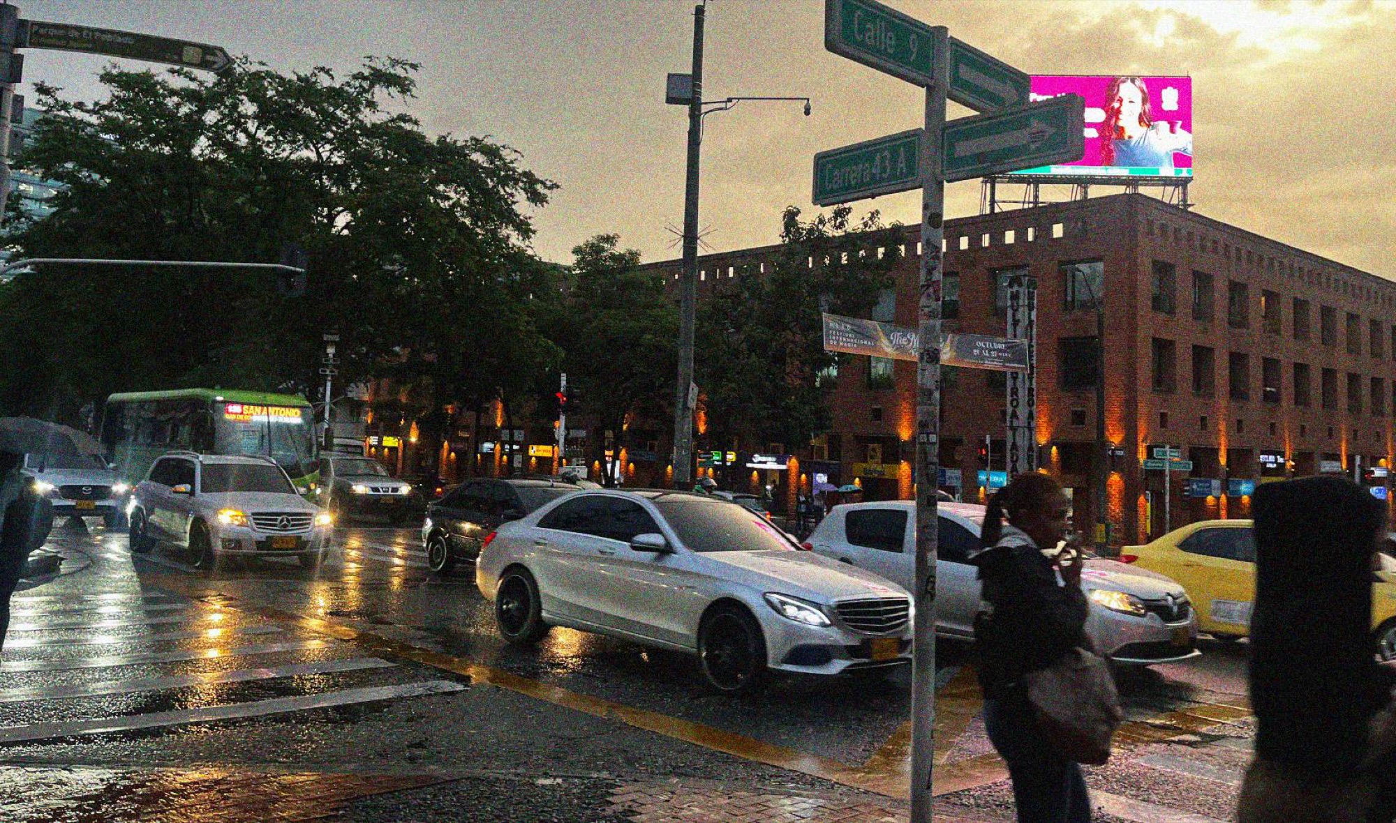 Most wet days typically followed a similar pattern: heavy, threatening clouds in the morning, a heavy downpour between 14:00 and 17:00, and a brief appearance of the sun before sunset.