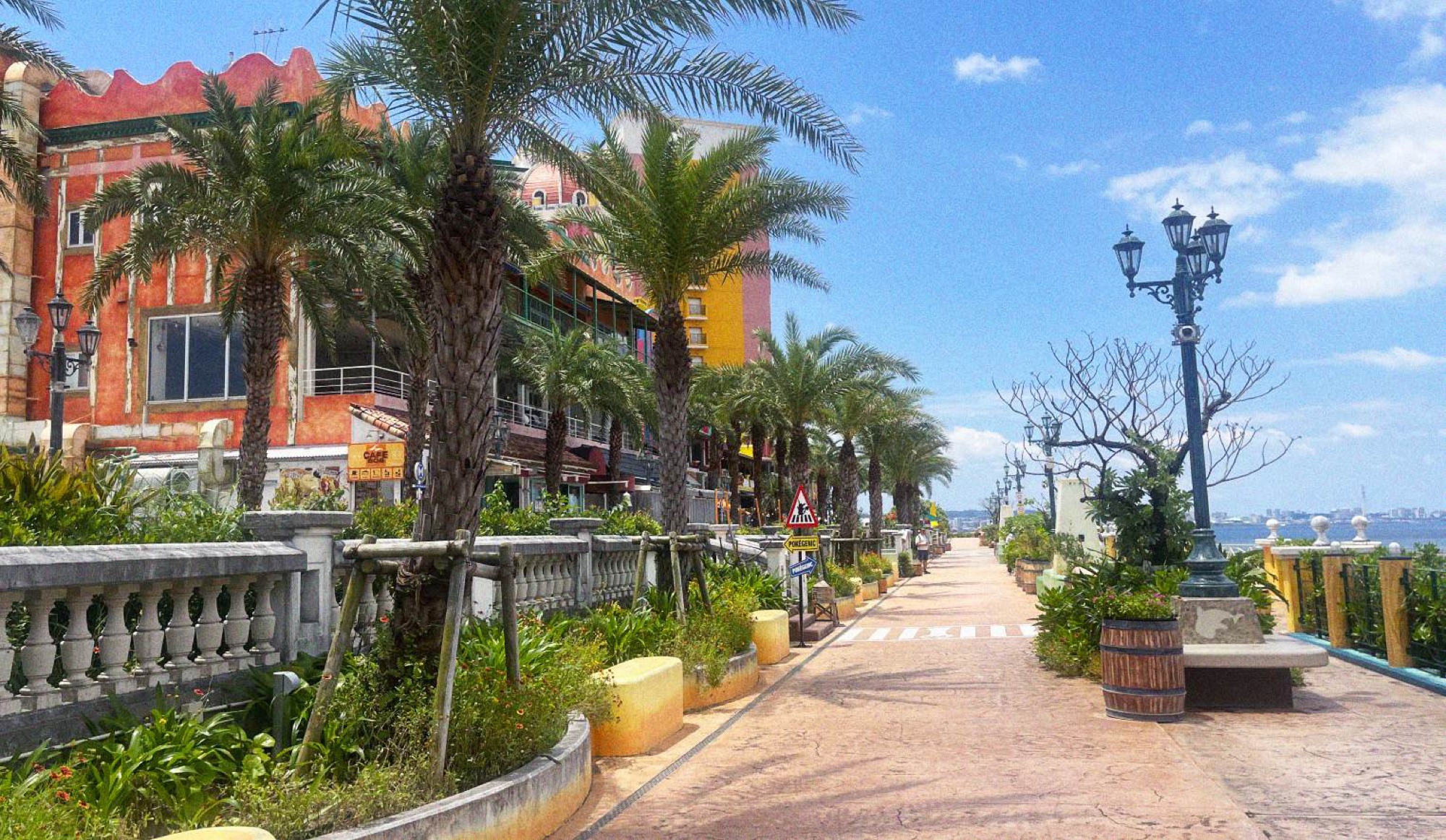 The area of Mihama in Chatan is a great spot to walk alongside the sea, with a noticeable number of Americans tied to the neighboring airbase.