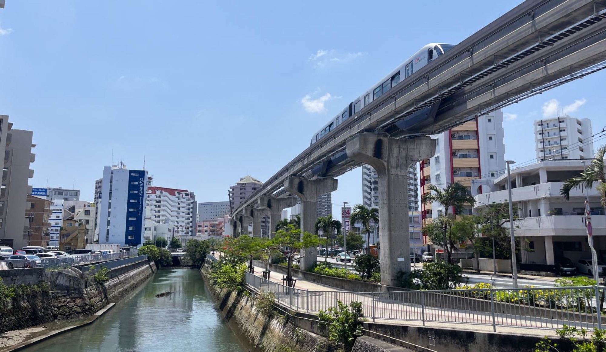 Naha has a single-track monorail network, connecting the airport with various areas of the city.