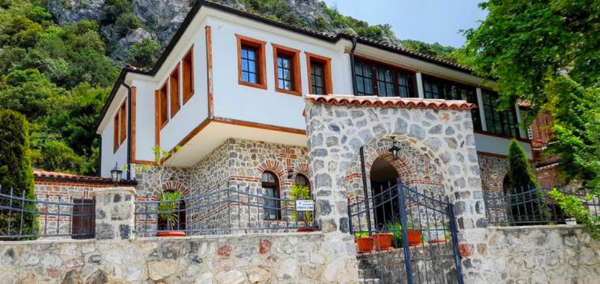 Visit the Holy Mother of God Zahumska