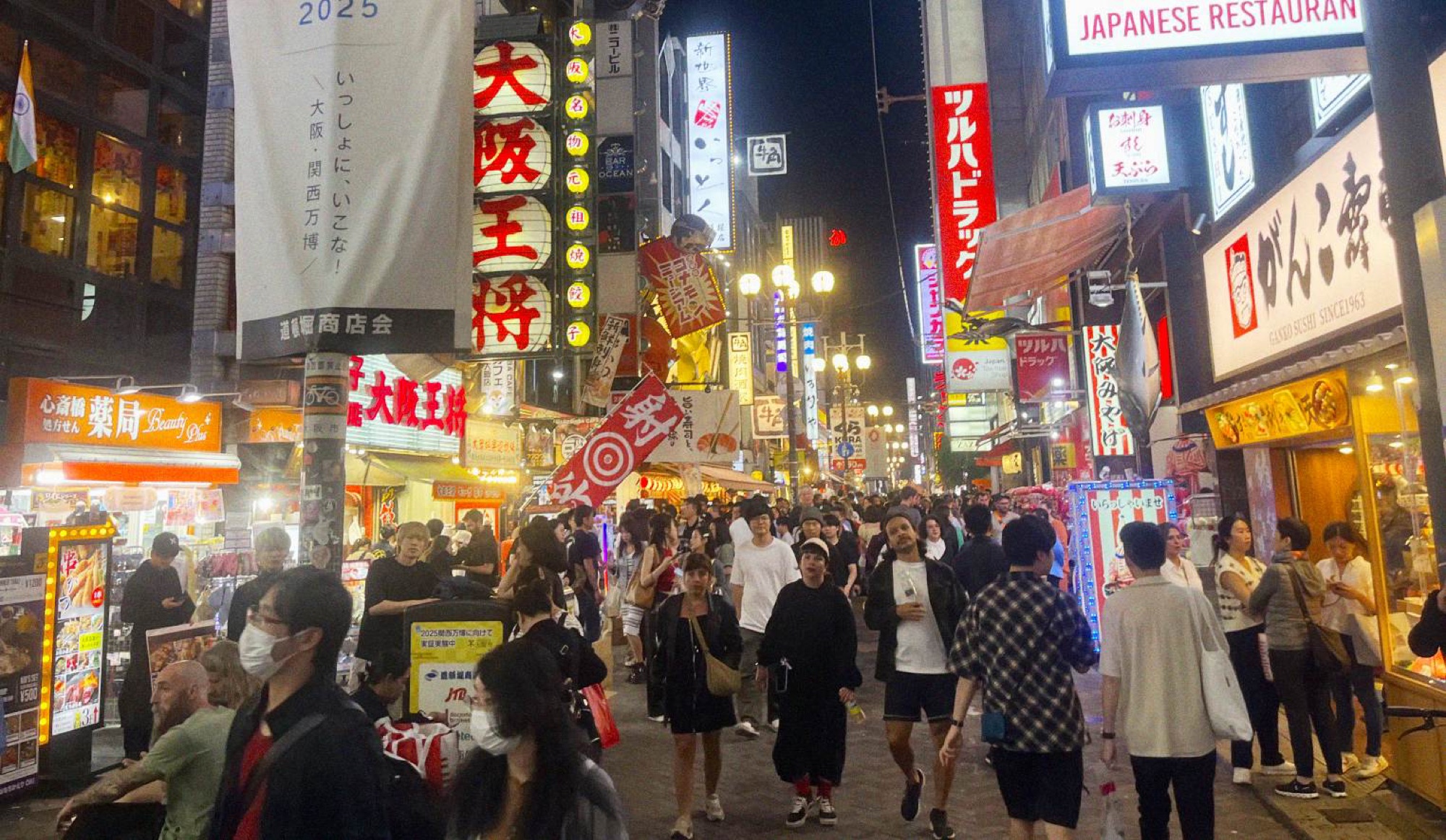 The area surrounding Dotonbori becomes alive at night, with numerous brightly lit streets home to countless restaurants and bars for every taste to explore.
