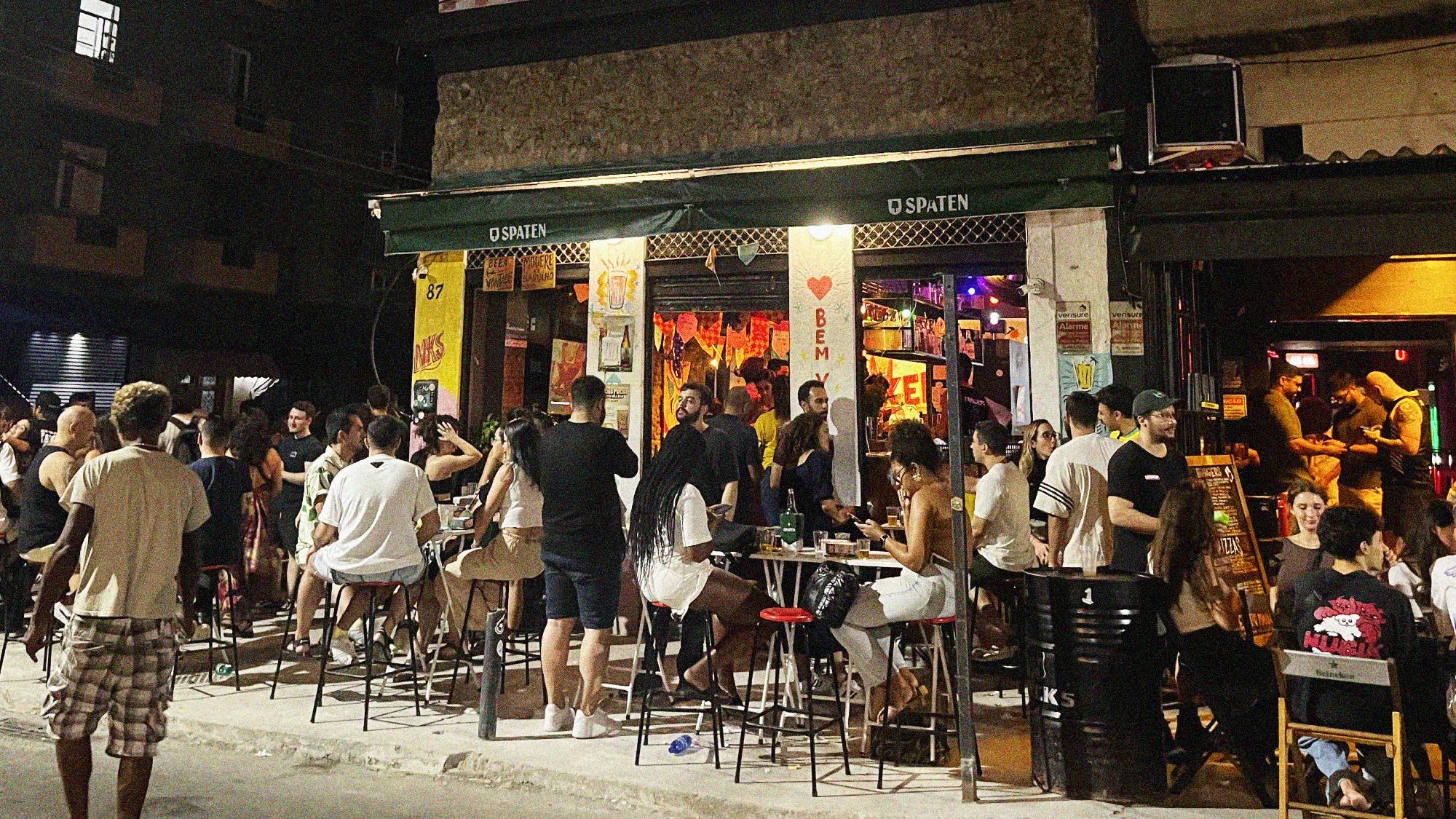Expect Rio's nightlife to go on late into the evening with the bars spilling out into the streets around Rua Arnaldo Quintela. Whilst you probably don't want to go wandering around the neighbouring side streets unattended, even at 2AM such populated areas feel safe to be in.