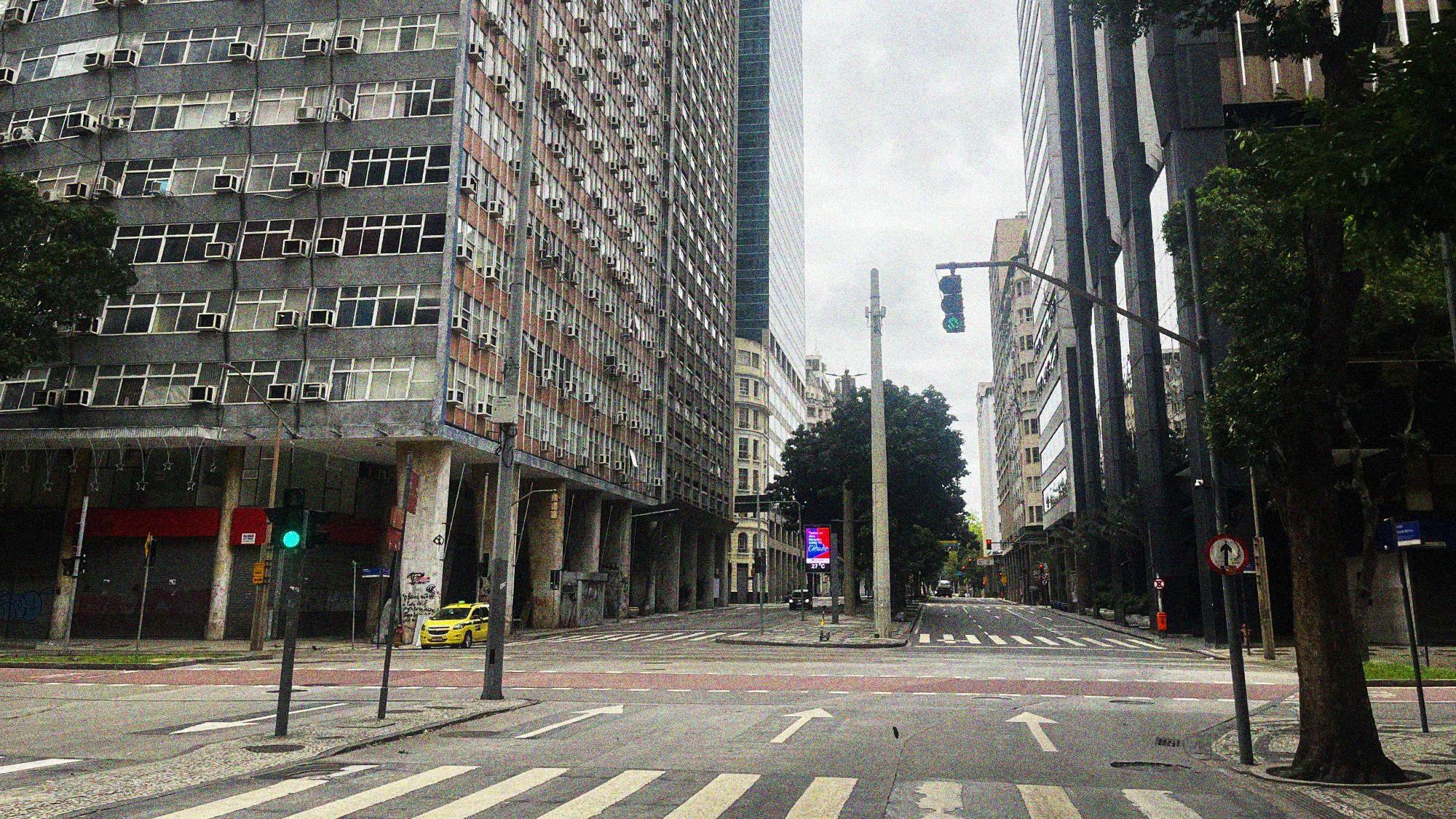 Centro takes on a distinctly dystopian feel over the weekend once its office-working population has left. Whilst there's reassuring police presence around Cinelândia, most restaurants are closed and you'll struggle to find even a supermarket open. A terrible place to spend any portion of your weekend in such an energetic city.