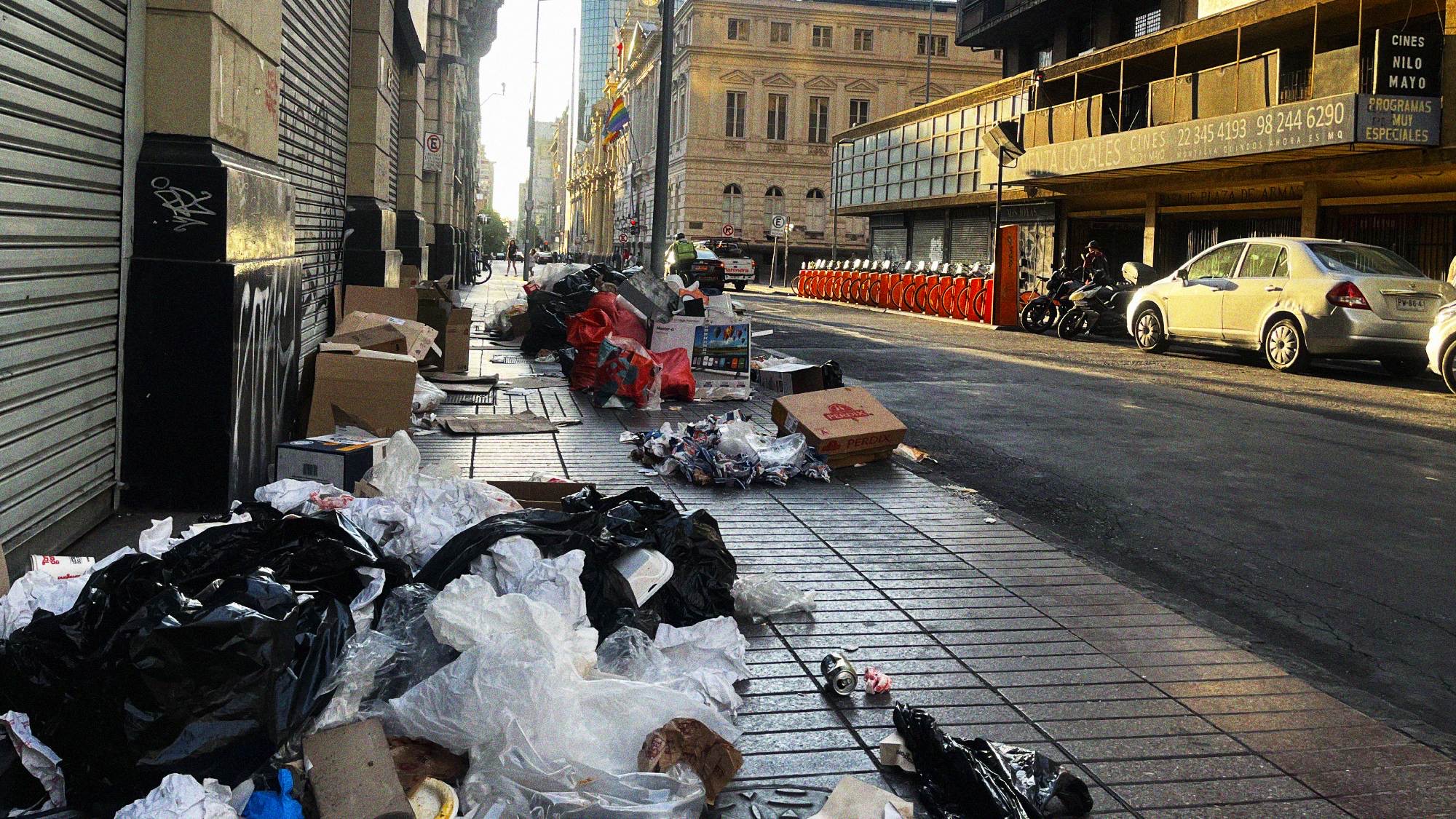 Over the weekends, the absence of the working population means large portions of the historical centre take on a somewhat post-apocalyptic, desolate feel, with mounds of rubbish frequently lining the streets. Whilst it never felt unsafe, your weekends are best spent elsewhere..