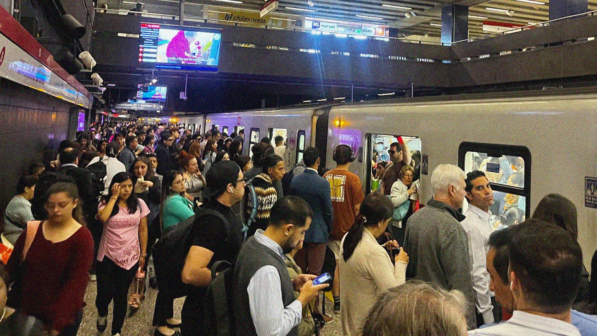 Whilst the metro is undoubtedly a huge asset to Santiago, it is prone to severe overcrowding during peak hours. If you are attempting to board a Línea 1 train between 07:00 and 09:00, you can easily watch seven trains pass with only sufficient space for a single passenger to board or disembark each time. It is easily the most uncomfortable commute I've experienced.