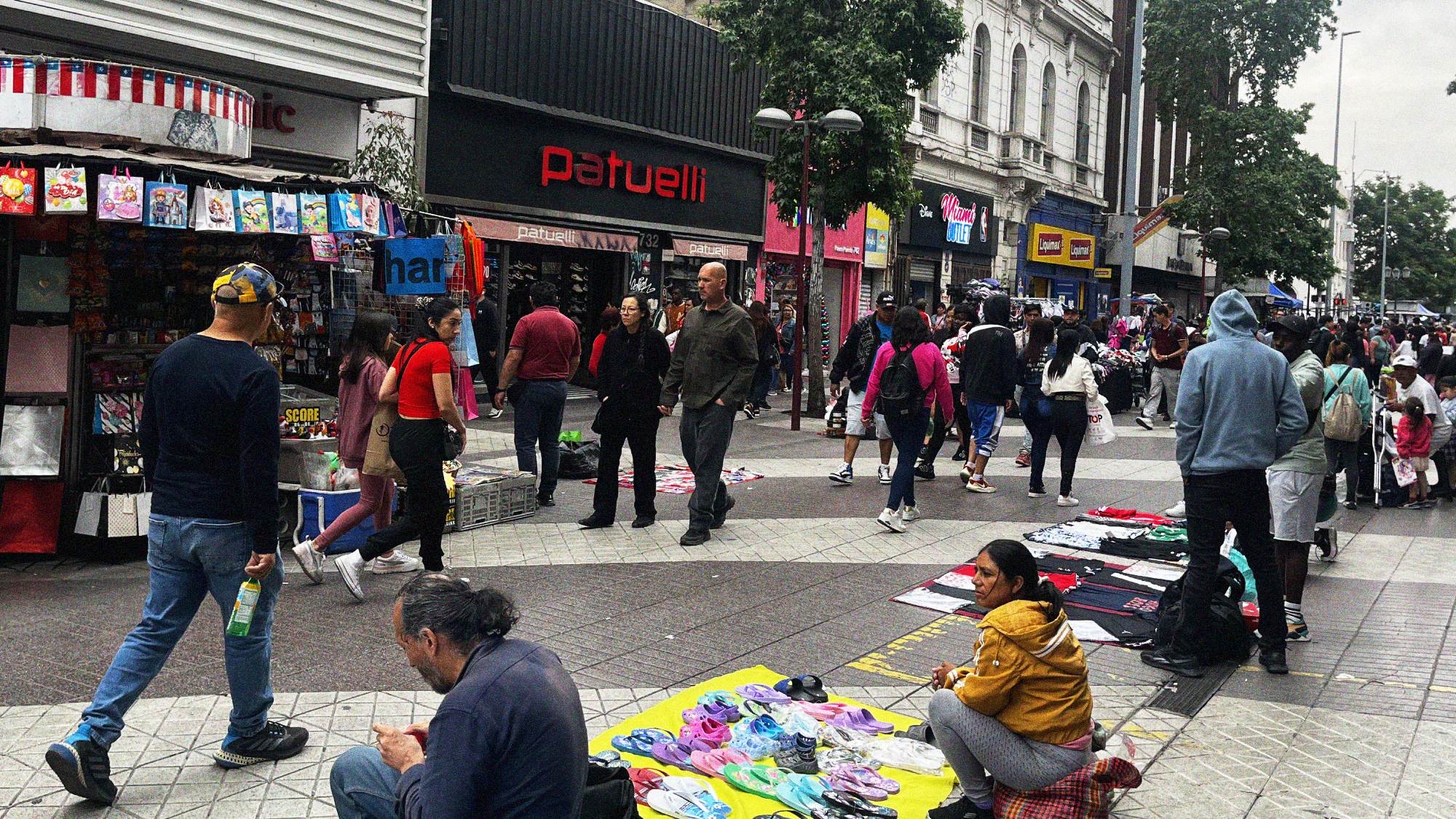 The historical centre bustles throughout much of the week, with street traders lining many of its main streets and selling an assortment of both used and new goods. Plaza de Armas acts as something of a geographical centre, with the main shopping streets located along a thoroughfare called Bandera.