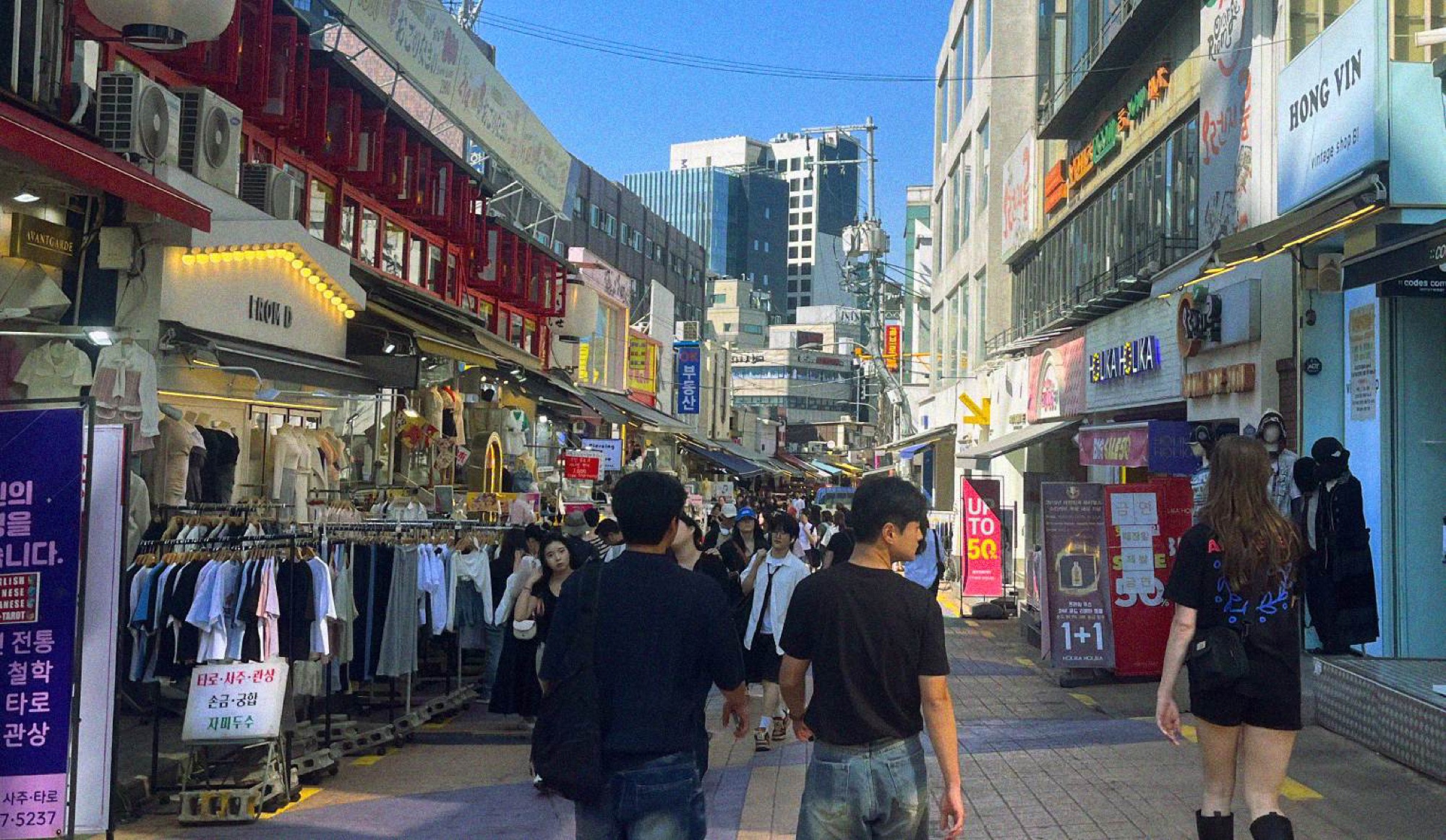 Hongdae Street is a popular area with students due to the nearby Hongik University. Lots of vintage clothing shops, cafes, and bars in the surrounding areas.