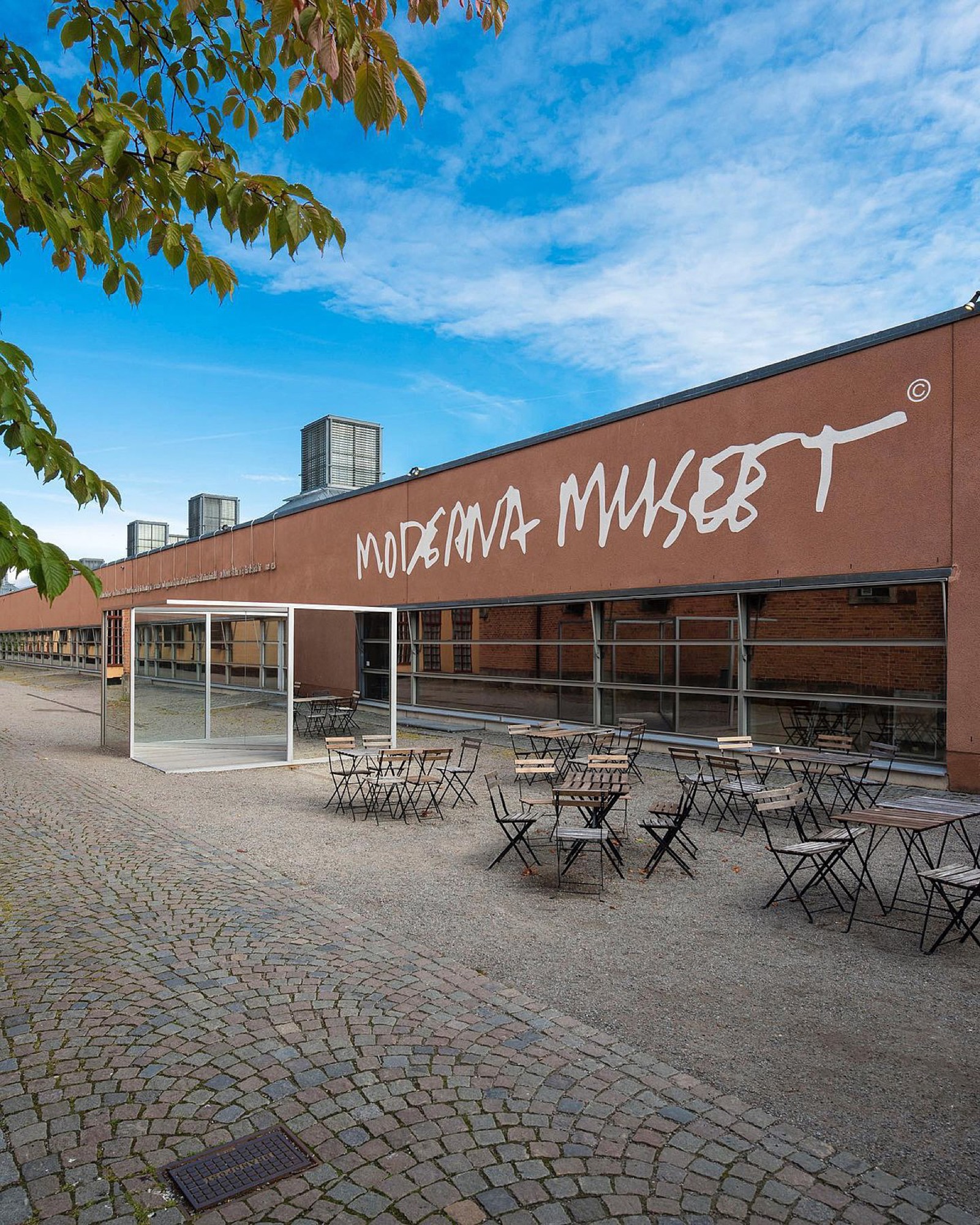 Visit Moderna Museet