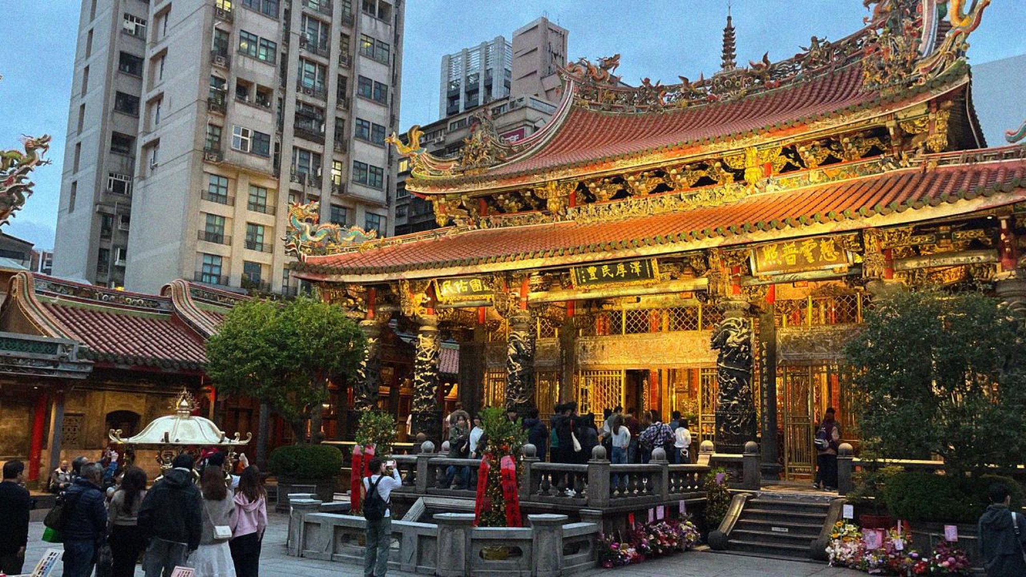 A short walk south of Ximen is Longshan Temple. Built in 1738 by settlers from Fujian during the Qing Dynasty and one of the most visited sites in the city. Worth passing by if you're in the area. If visiting in the evening, it's worth the extra walk down to Nanjichang Night Market.