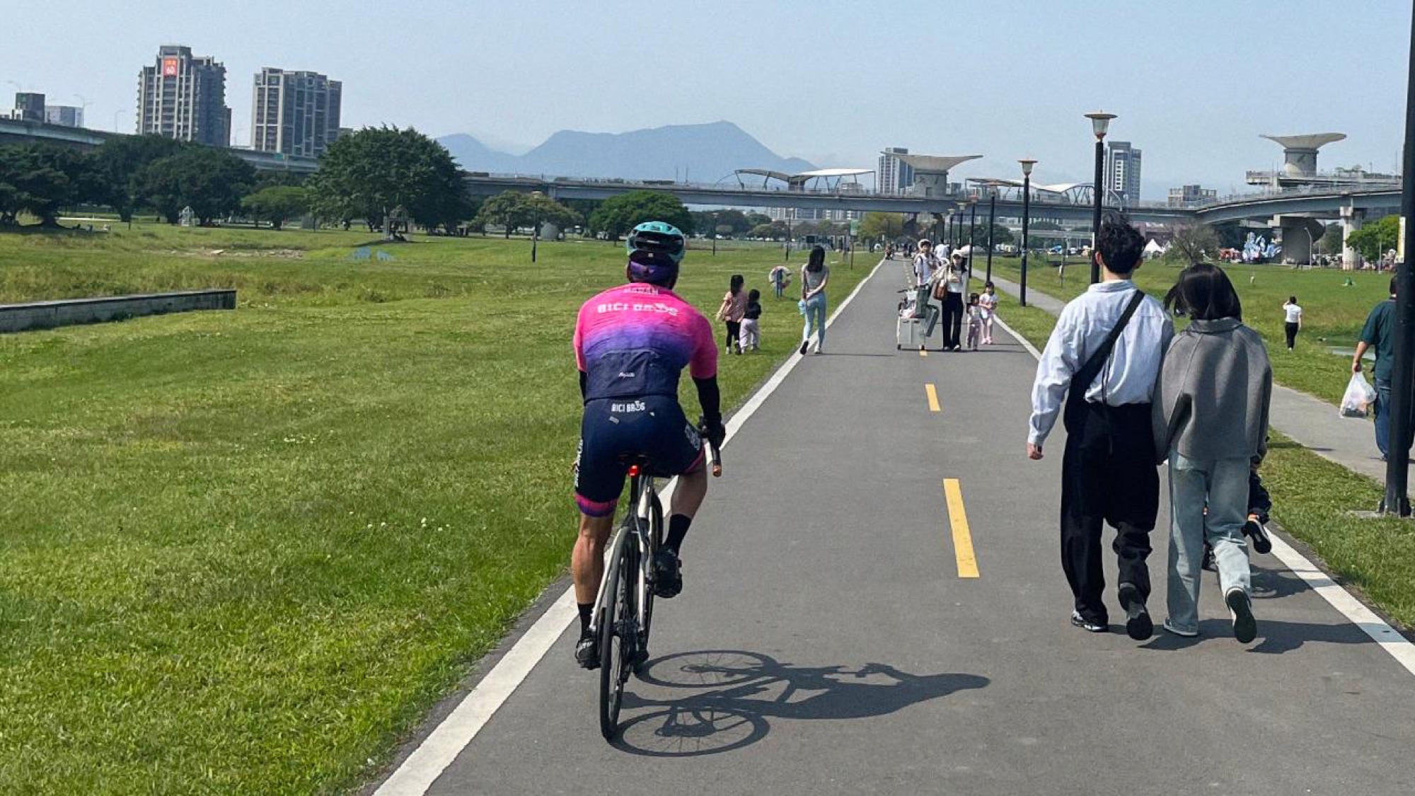 Once the clouds lift, Taipei comes alive outdoors. Parks fill with families at the weekend. The mountain ranges on the near horizon come into view. Cycle lanes fill with lycra-clad riders and YouBike plodders alike. The New Taipei Metropolitan park is an ideal place to soak it up, with the Chongxin Bridge Flea Market particularly popular on Sundays.