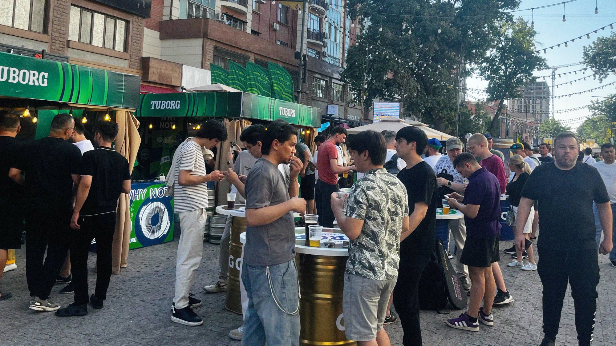 The June 2025 Tashkent Beer Festival was without a shadow of a doubt the most interesting thing I found in the city throughout the month-long stay. For a city that seems to have failed to adopt a meaningful bar culture, there was no shortage of people queuing up for draught beers from local brewers and BBQ food.