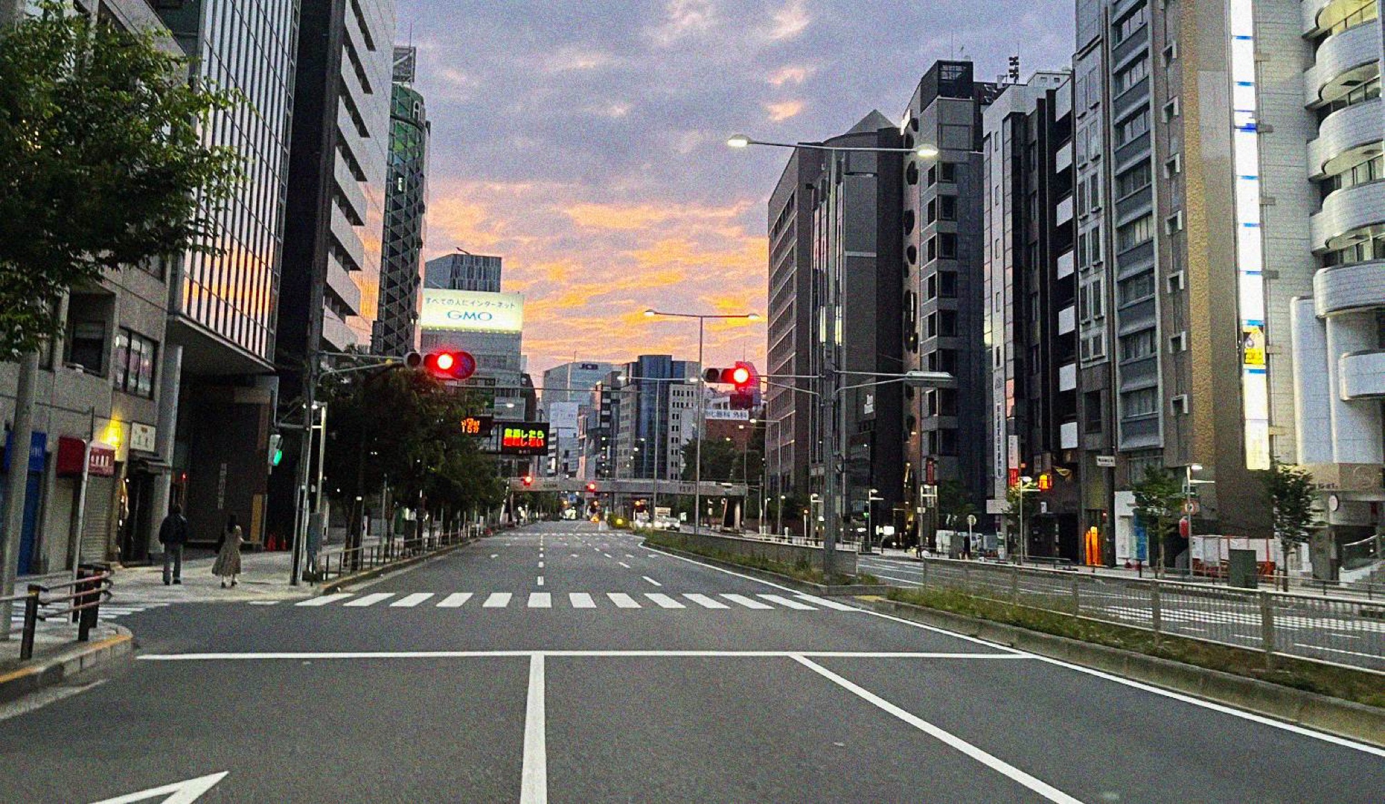 With the metro finishing at midnight and the sky getting light just after 04:00, if you head out to enjoy the nightlife, it's highly likely you'll experience a bleary-eyed sunrise en route home.